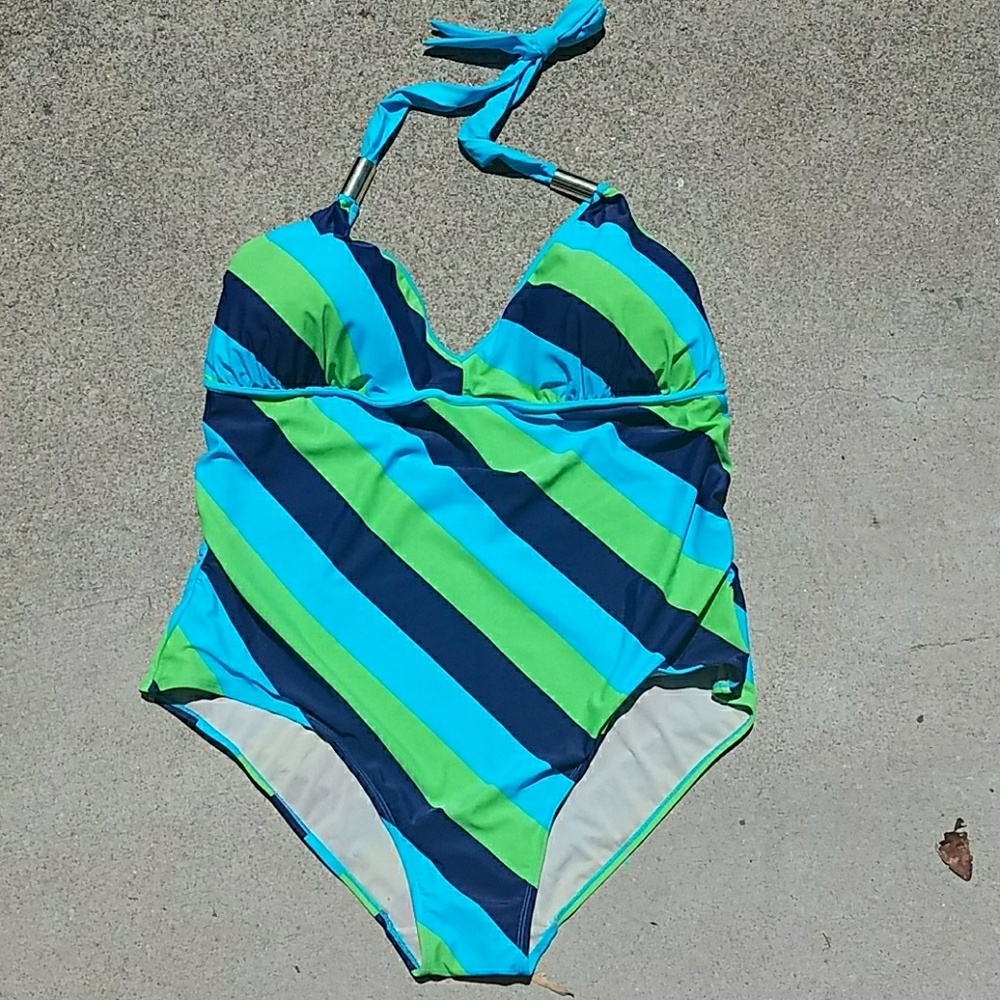 🔥HP! New Jeweled Swimsuit - Picture 4 of 6